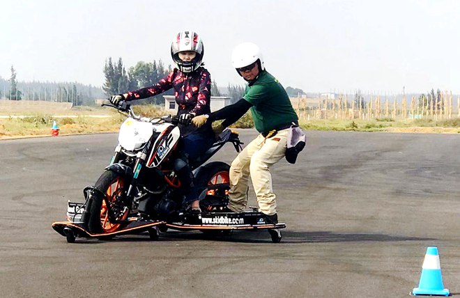 乐骑公园,摩托车培训,摩托教练员,安路,苏华龙,skidbike,侧滑模拟架